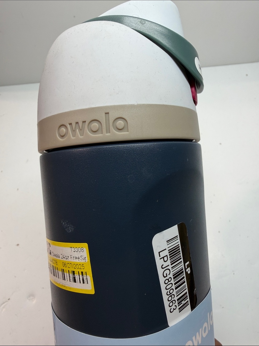 Used Owala 24 oz FreeSip Water Bottle with Straw - Picture 3 of 5